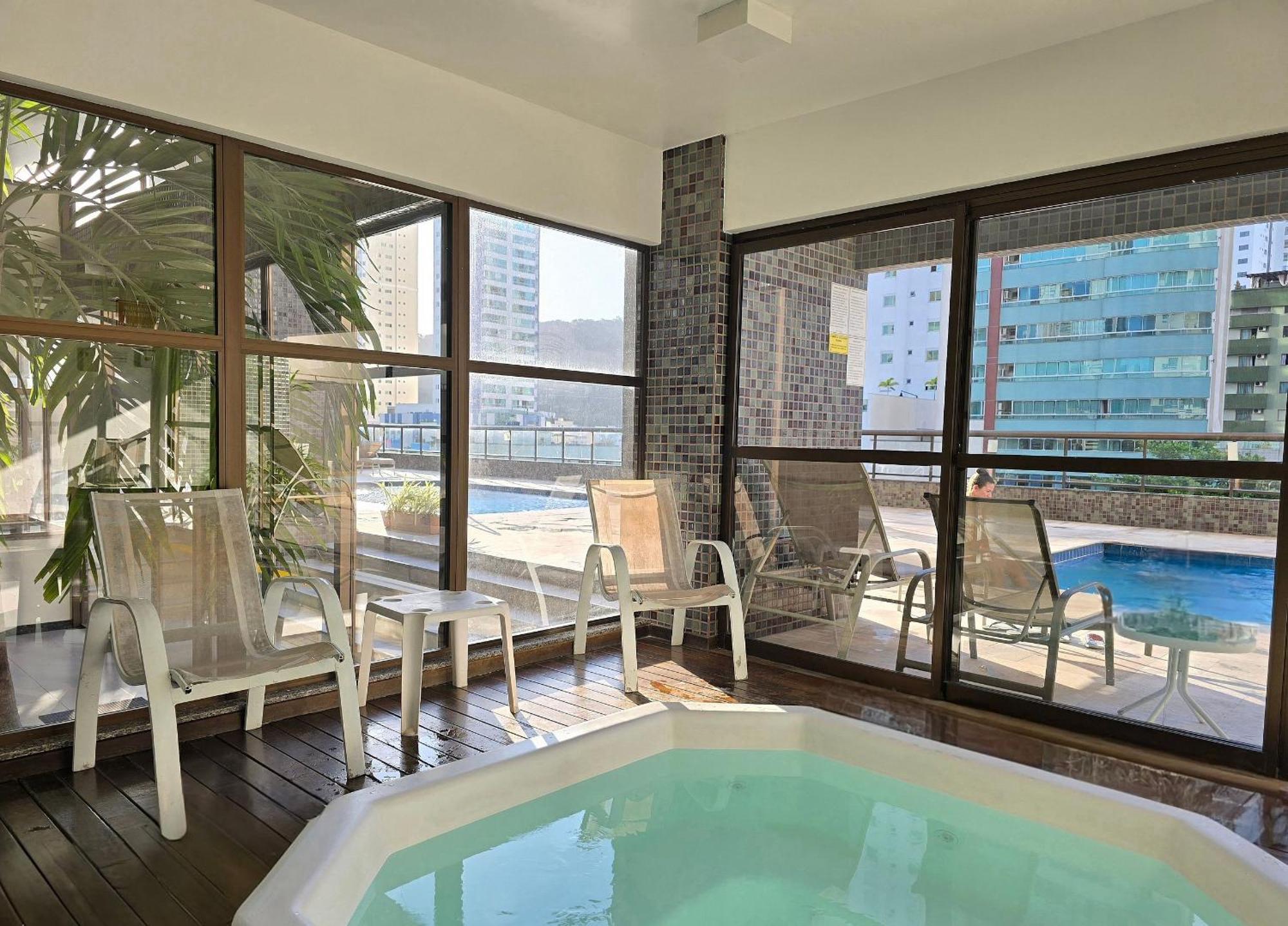 Ed. Costa Sul - Centro Bc/piscina/jacuzzi/garagem Apartment
