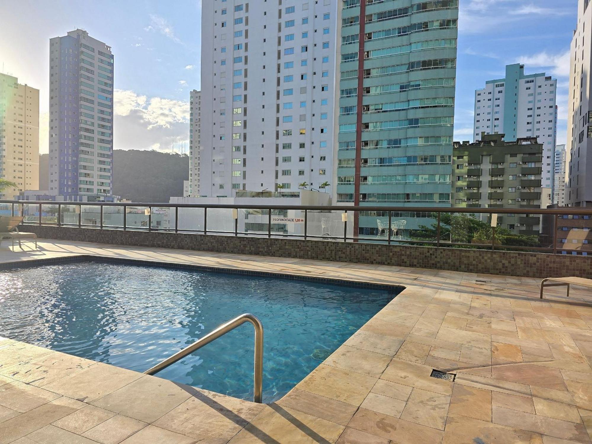 Apartment Ed. Costa Sul - Centro Bc/piscina/jacuzzi/garagem *