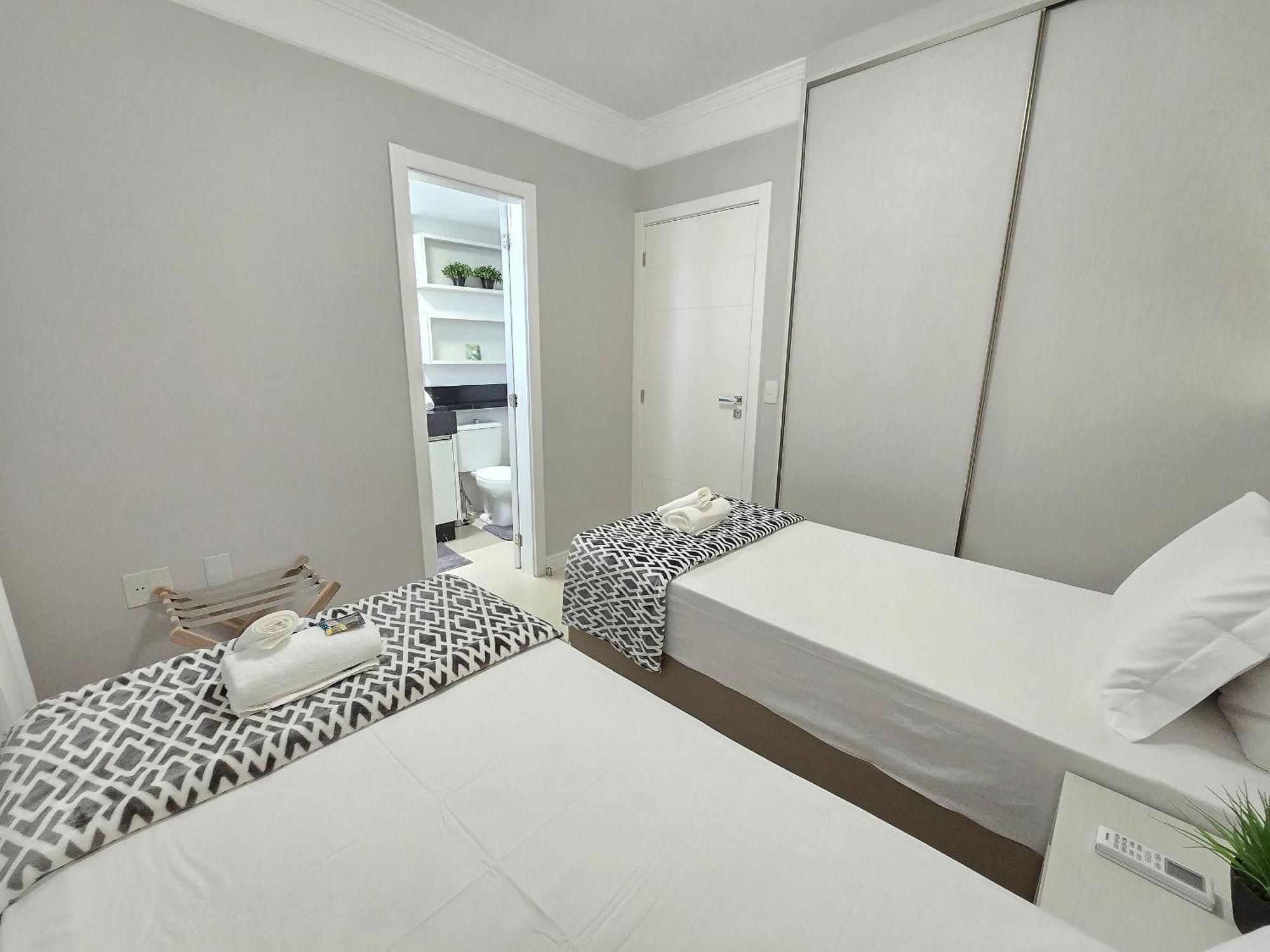 Ed. Costa Sul - Centro Bc/piscina/jacuzzi/garagem Apartment